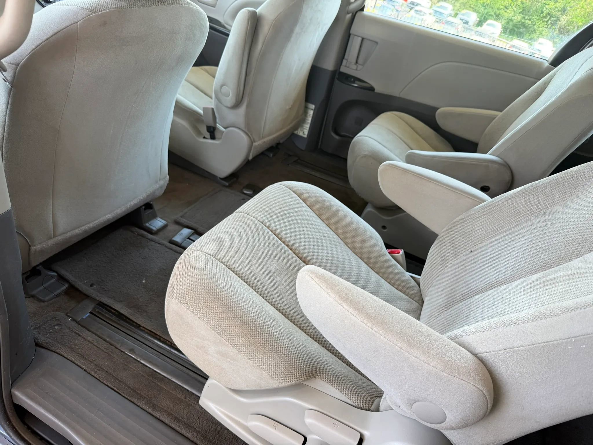 Used 2014 Toyota Sienna L FWD image 16