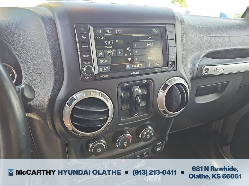 Used 2015 Jeep Wrangler Unlimited Sahara w/ Connectivity Group AWD/4WD image 7