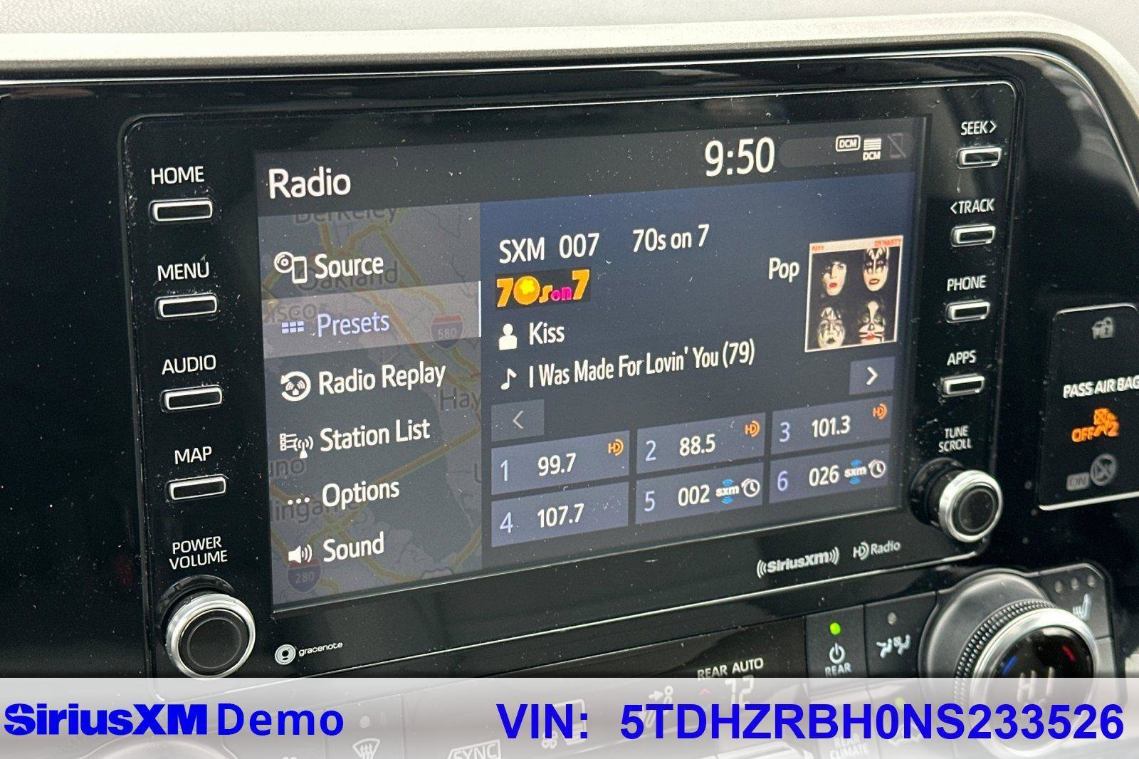 Used 2022 Toyota Highlander XLE image 30