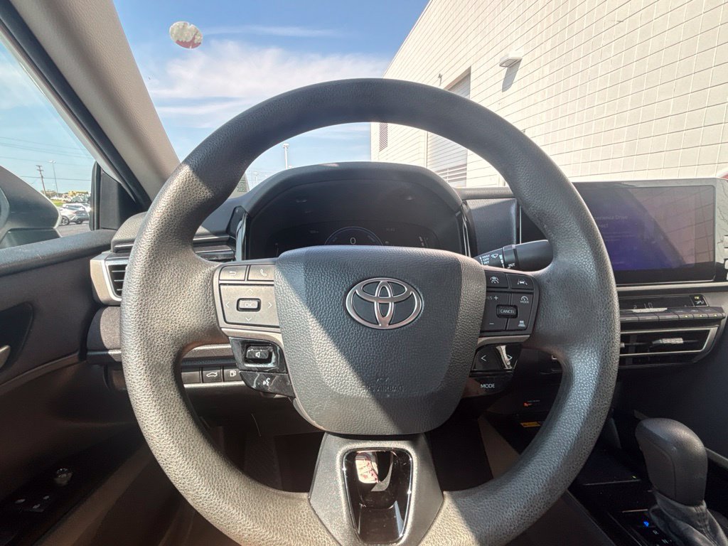 Used 2025 Toyota Camry LE w/ Convenience Package FWD image 20