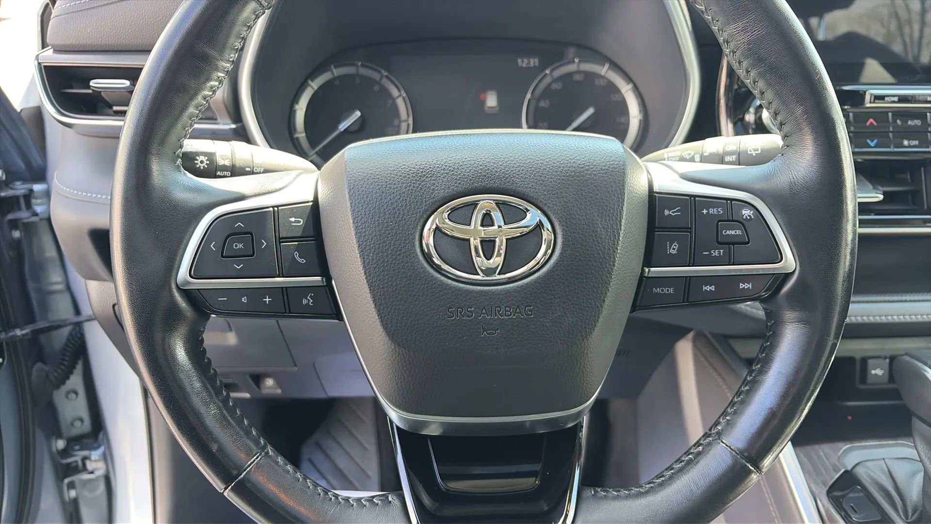 Used 2021 Toyota Highlander Limited image 13