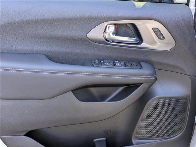 New 2026 Chrysler Pacifica Select FWD image 16
