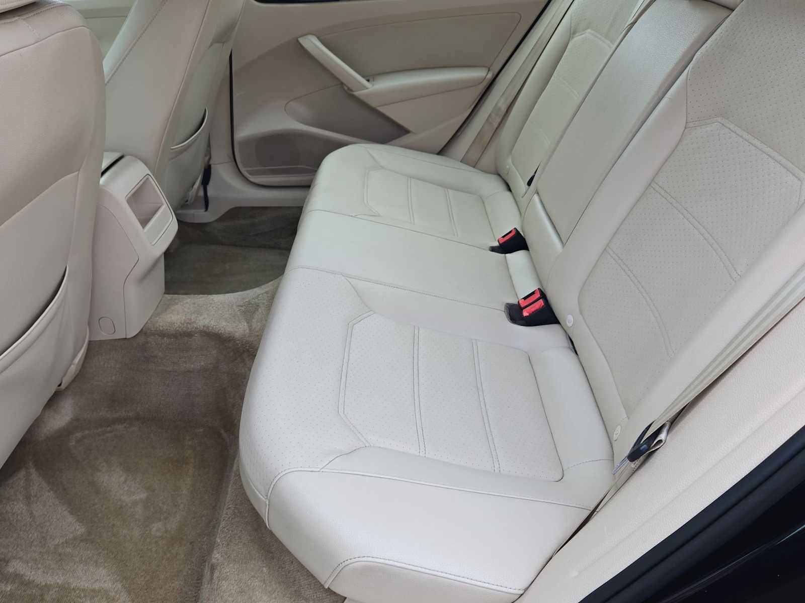 Used 2015 Volkswagen Passat 1.8T Limited Edition image 17