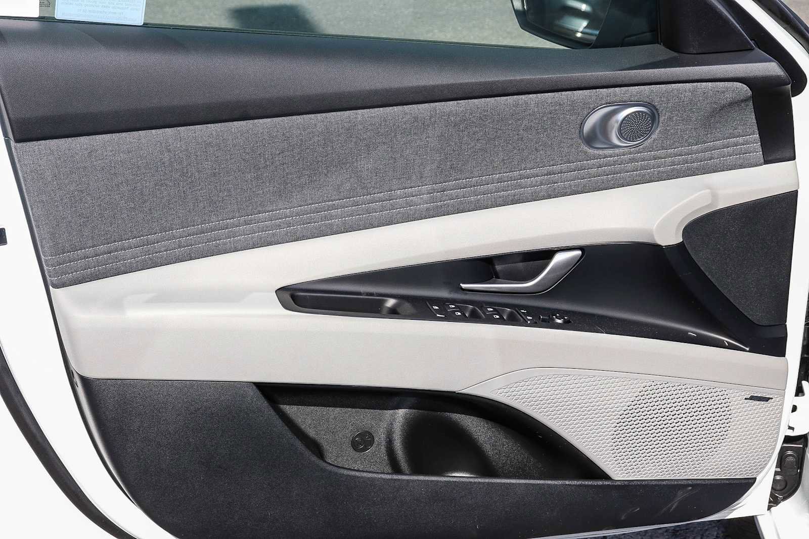 New 2026 Hyundai Elantra Limited FWD image 24