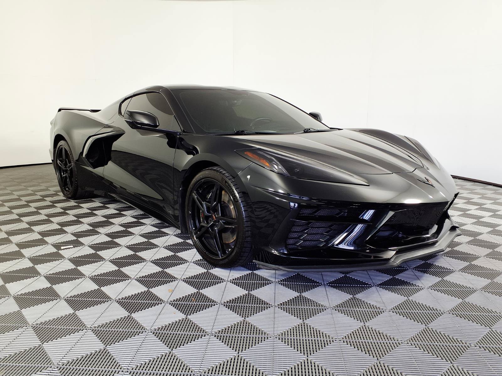 Used 2022 Chevrolet Corvette Stingray Preferred Cpe w/ Z51 Performance Package RWD image 3
