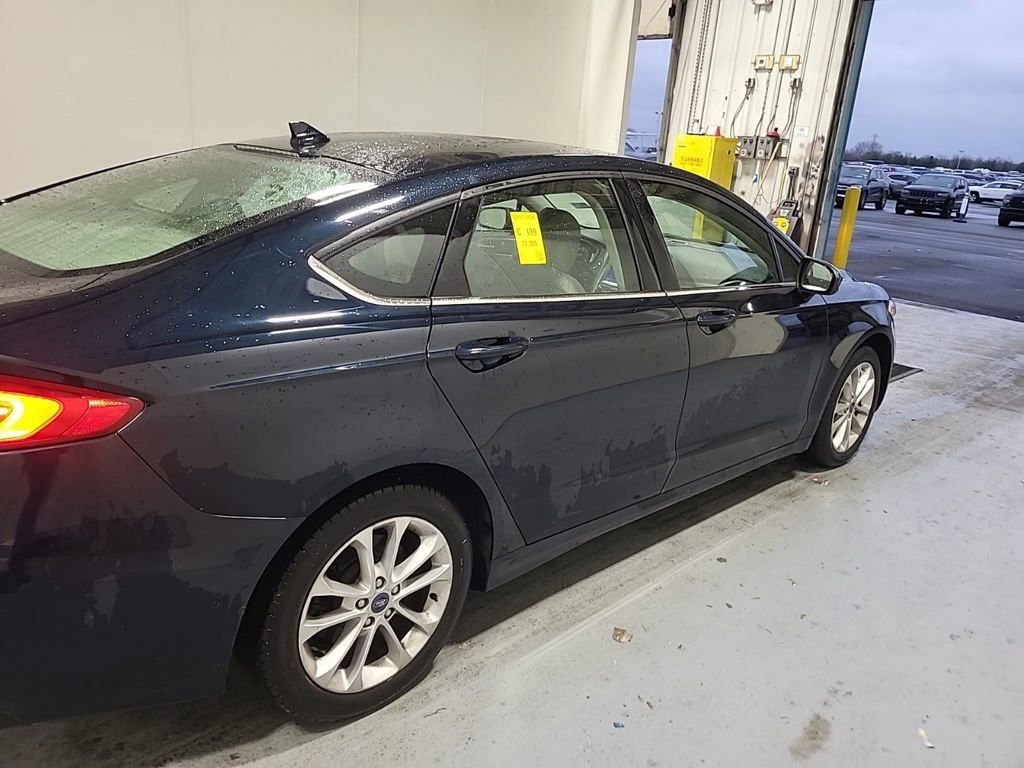Used 2020 Ford Fusion SE image 5