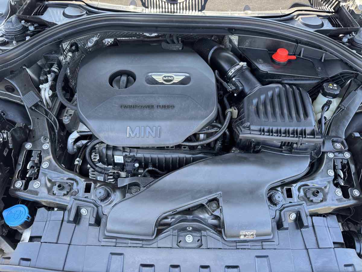 Used 2016 MINI Cooper Clubman FWD image 8