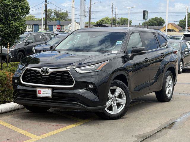 Certified 2024 Toyota Highlander LE FWD image 2