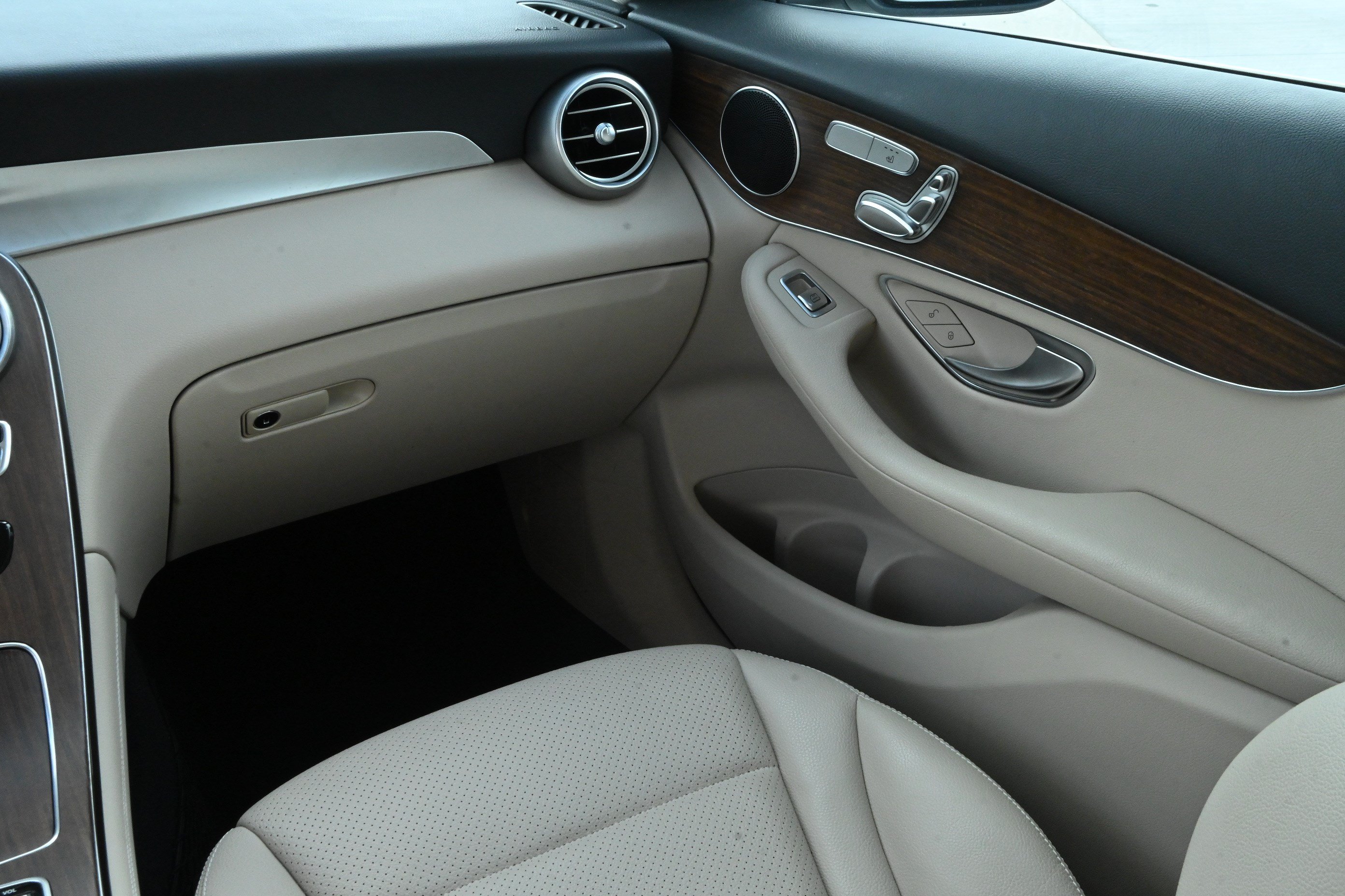 Used 2020 Mercedes-Benz GLC 300 image 28