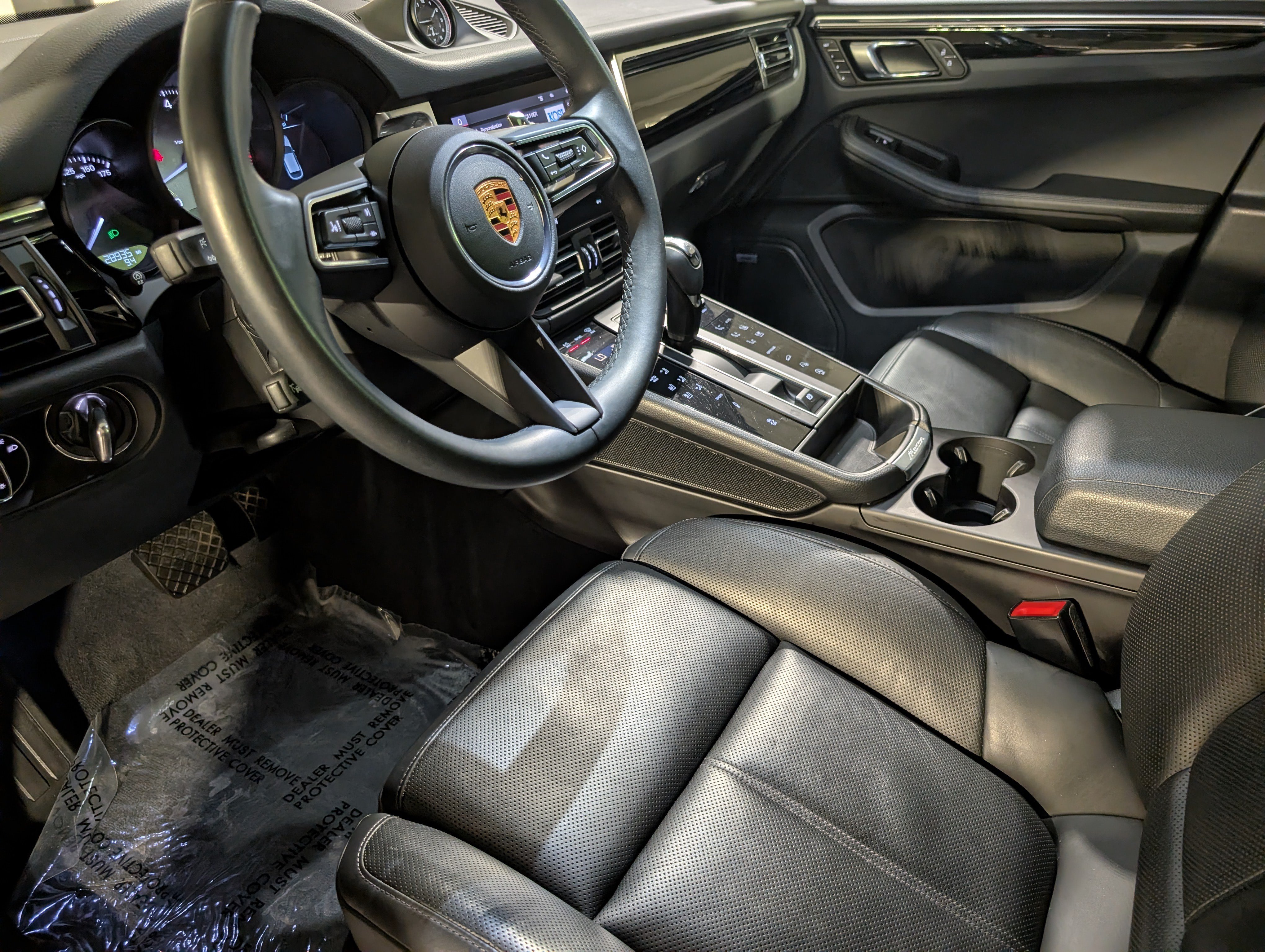 Certified 2022 Porsche Macan S AWD/4WD image 5