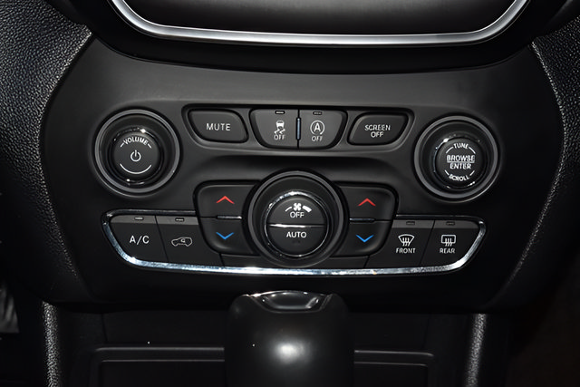 Used 2020 Jeep Cherokee Trailhawk w/ Cold Weather Group AWD/4WD image 18