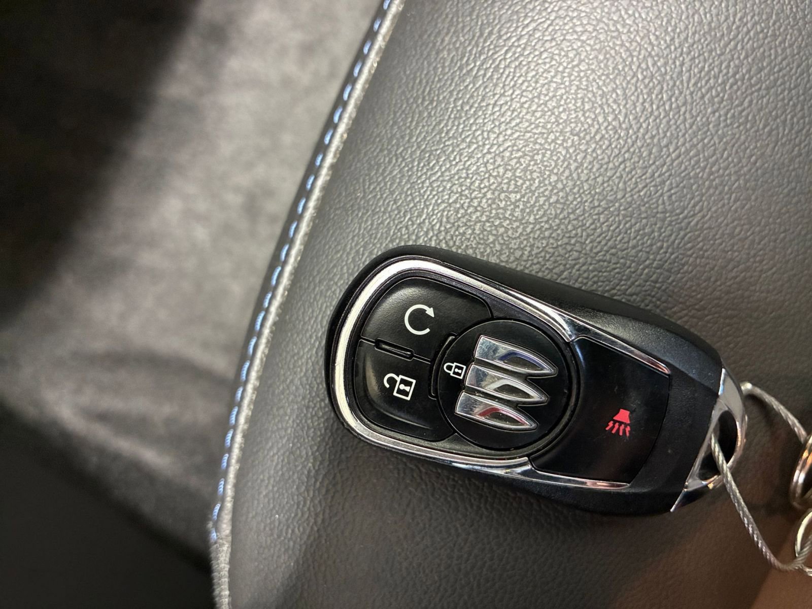 Used 2025 Buick Envista Sport Touring image 23