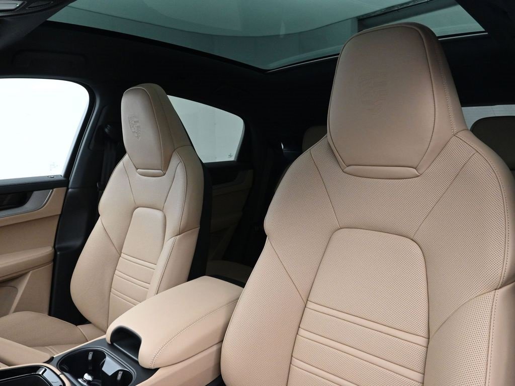 New 2026 Porsche Cayenne E-Hybrid Coupe image 5