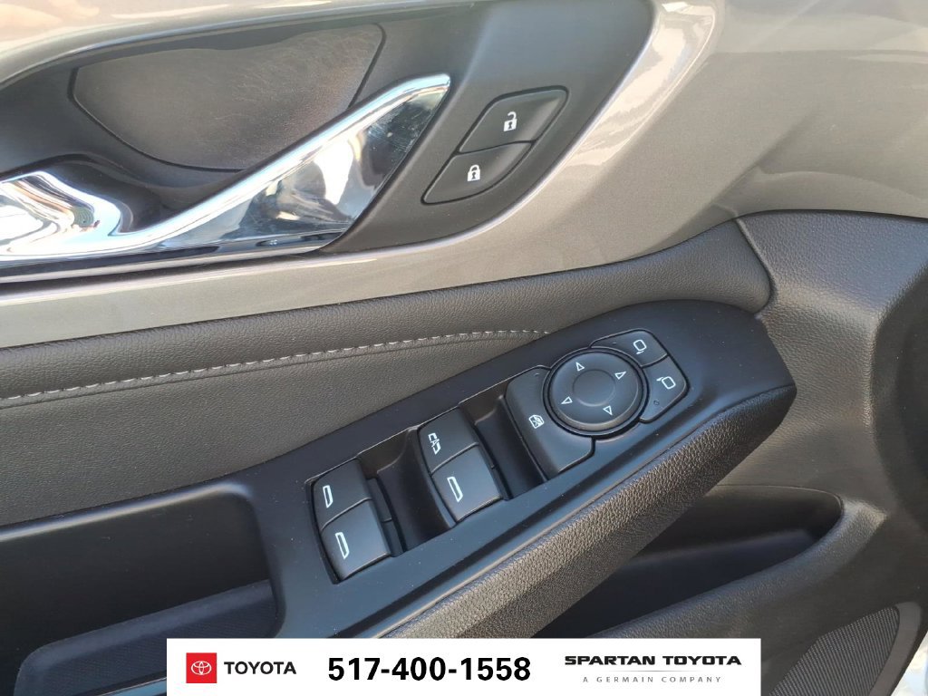 Used 2023 Chevrolet Traverse LT w/ Rear Camera Mirror Package AWD/4WD image 15