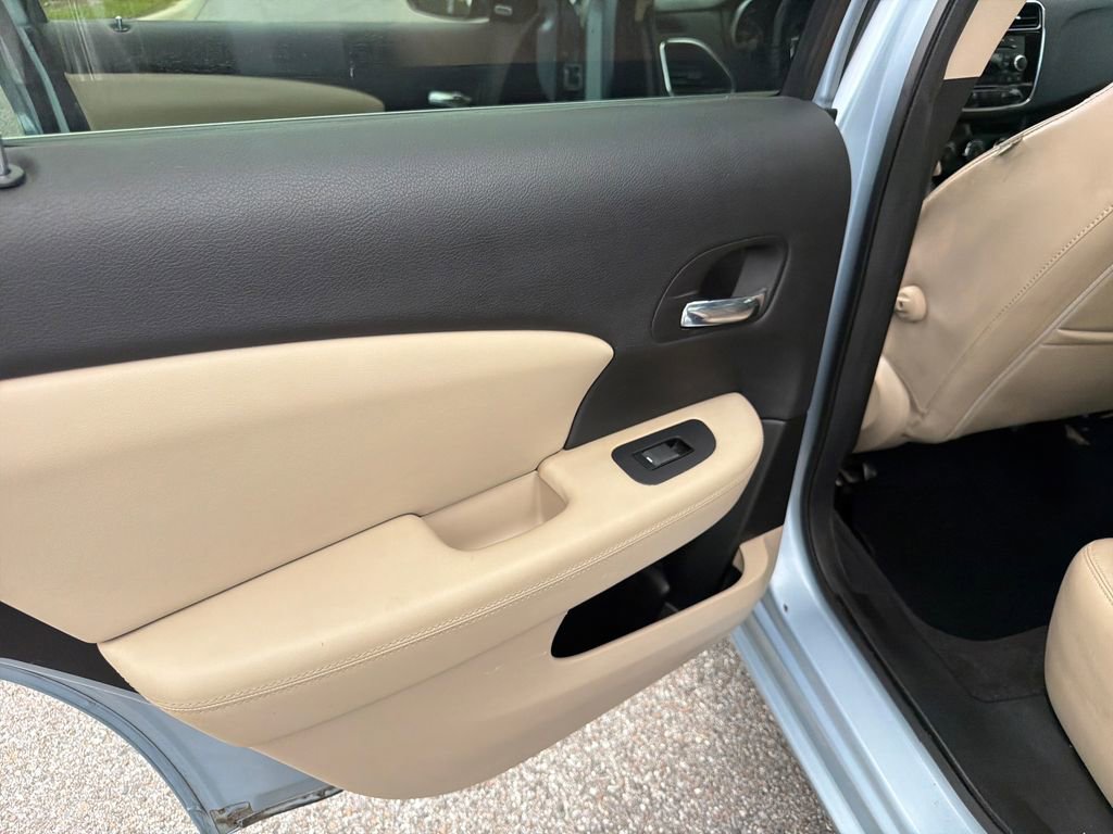 Used 2013 Chrysler 200 Limited FWD image 21