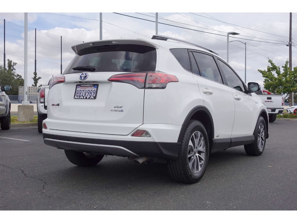 Used 2017 Toyota RAV4 XLE w/ Convenience Package AWD/4WD image 3