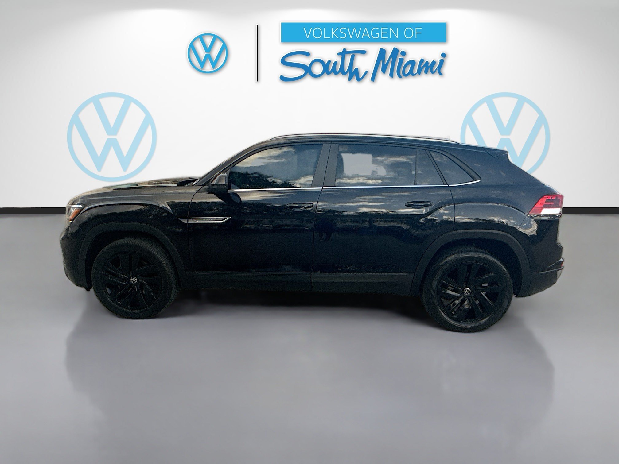 Used 2022 Volkswagen Atlas Cross Sport SE w/ Panoramic Sunroof Package AWD/4WD image 4