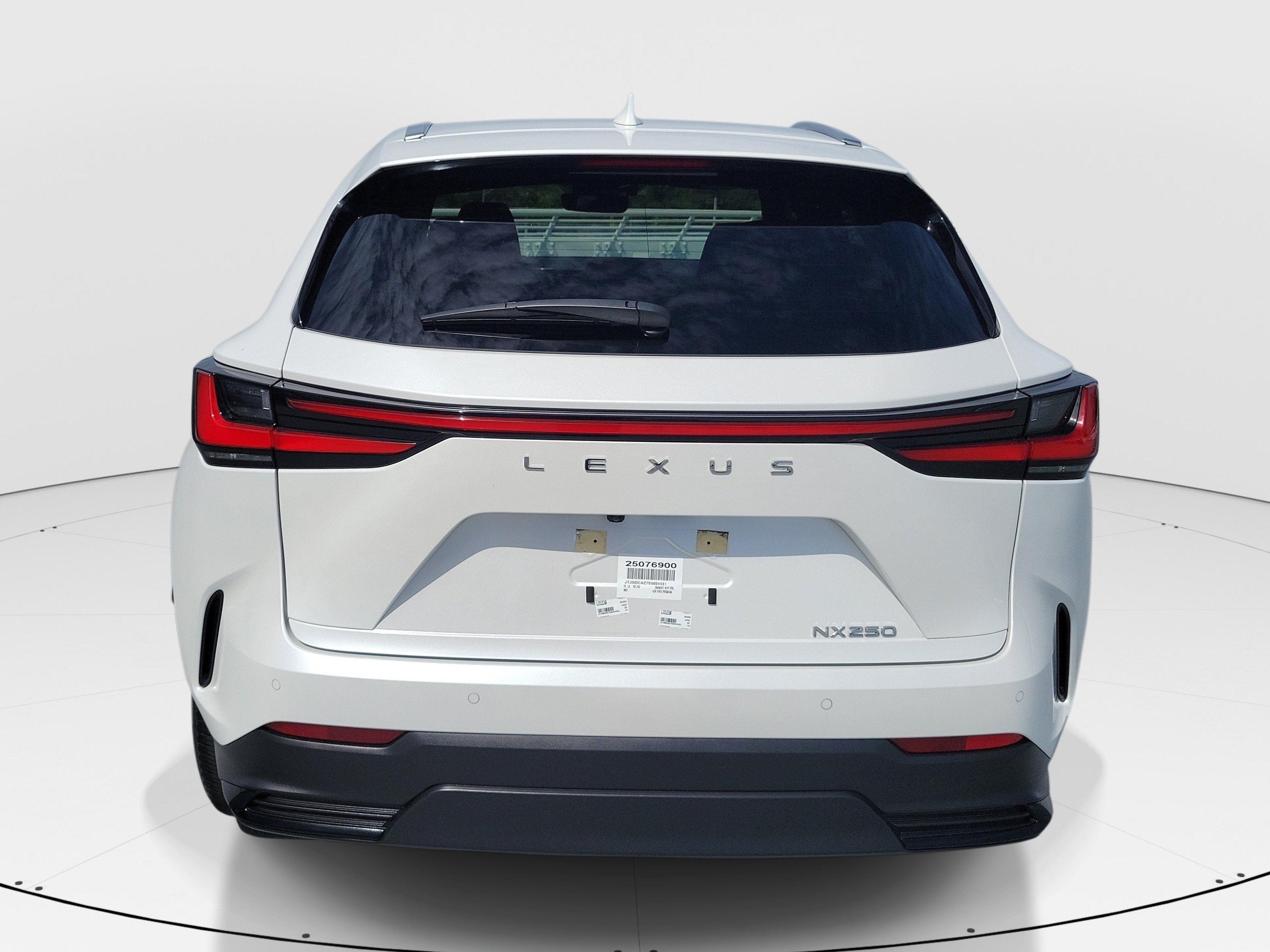 Certified 2025 Lexus NX 250 FWD w/ Towing Package (2000 Lbs) image 5