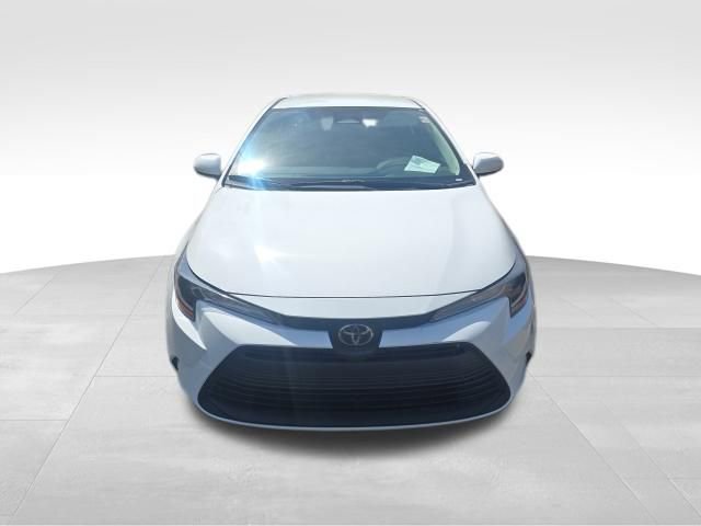 Used 2025 Toyota Corolla LE FWD image 8