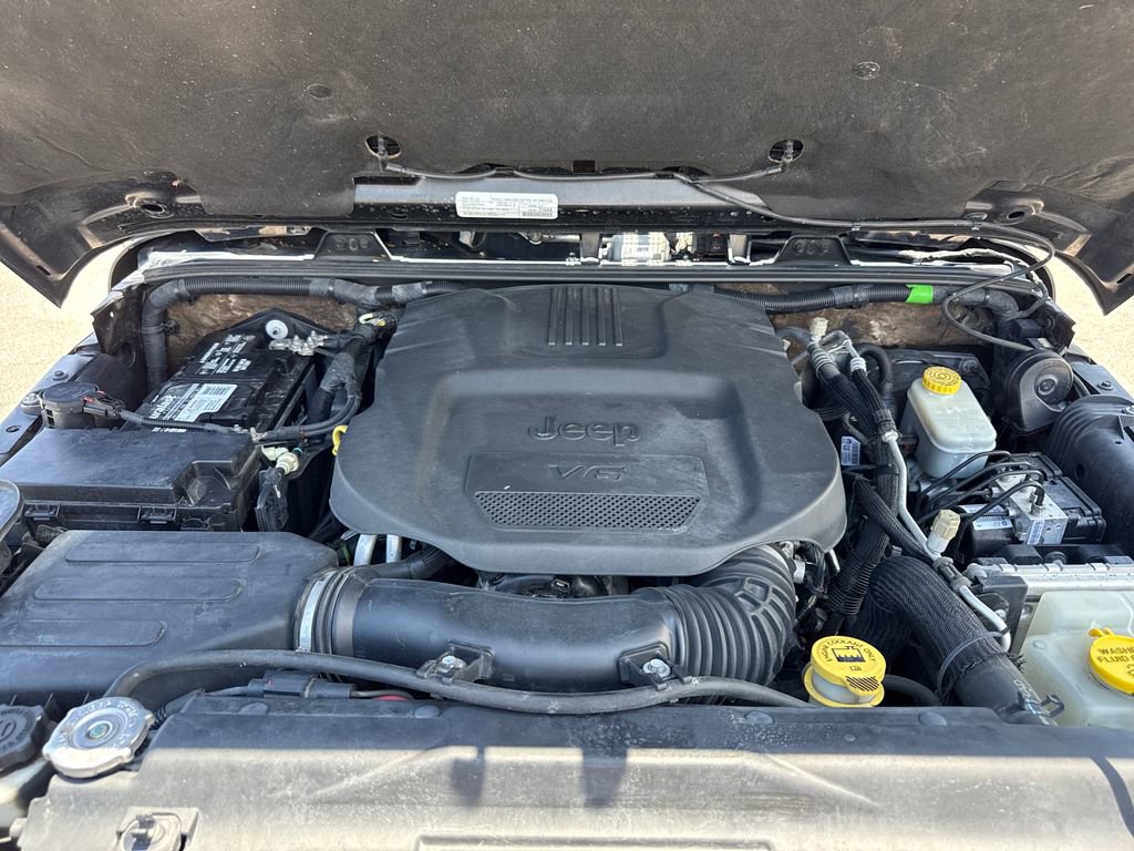 Used 2018 Jeep Wrangler Unlimited Sahara w/ Connectivity Group AWD/4WD image 26