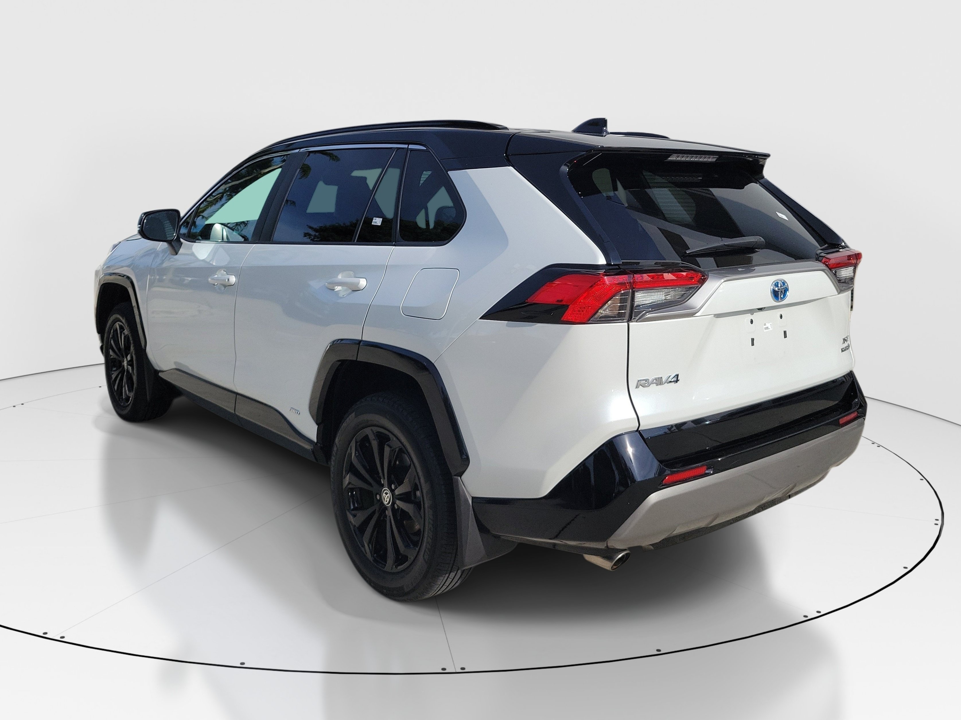 Used 2024 Toyota RAV4 XSE AWD/4WD image 5