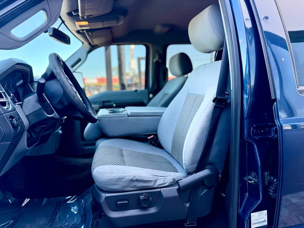 Used 2015 Ford F250 XLT w/ XLT Premium Package AWD/4WD image 12