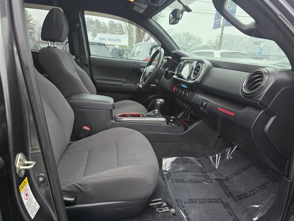 Certified 2016 Toyota Tacoma TRD Off-Road w/ Premium & Technology Package image 10