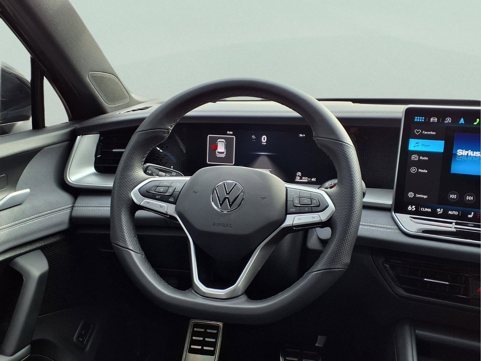 Used 2025 Volkswagen Tiguan SE R-Line image 14