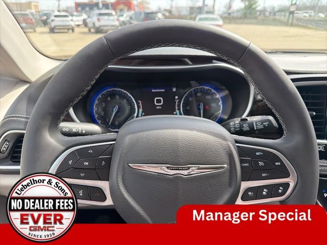 Used 2024 Chrysler Pacifica Limited FWD image 30