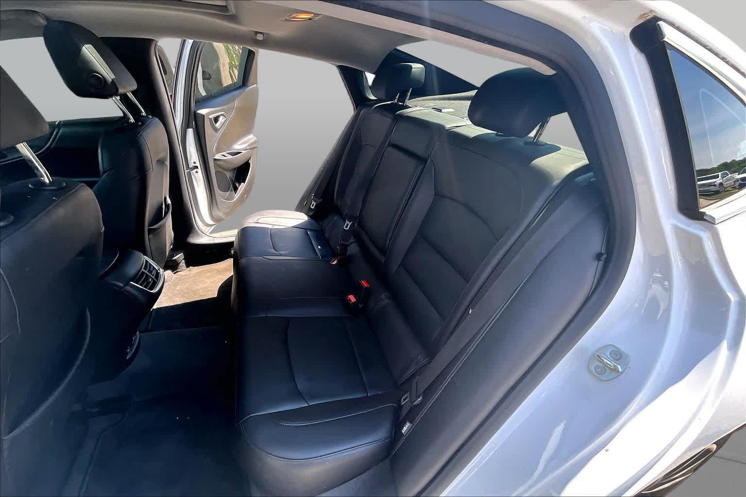 Used 2018 Chevrolet Malibu LT w/ Leather Package FWD image 21
