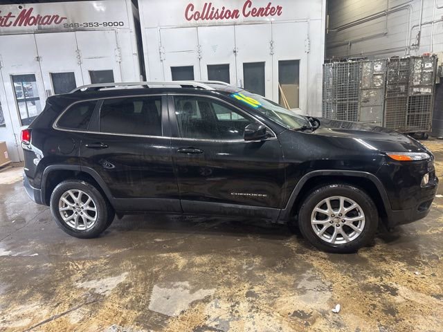 Used 2016 Jeep Cherokee Latitude w/ Cold Weather Group image 2
