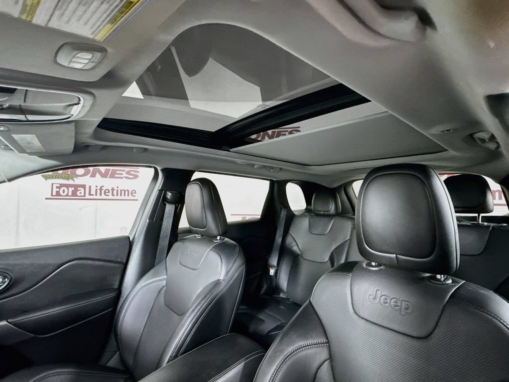 Used 2022 Jeep Cherokee Limited AWD/4WD image 12