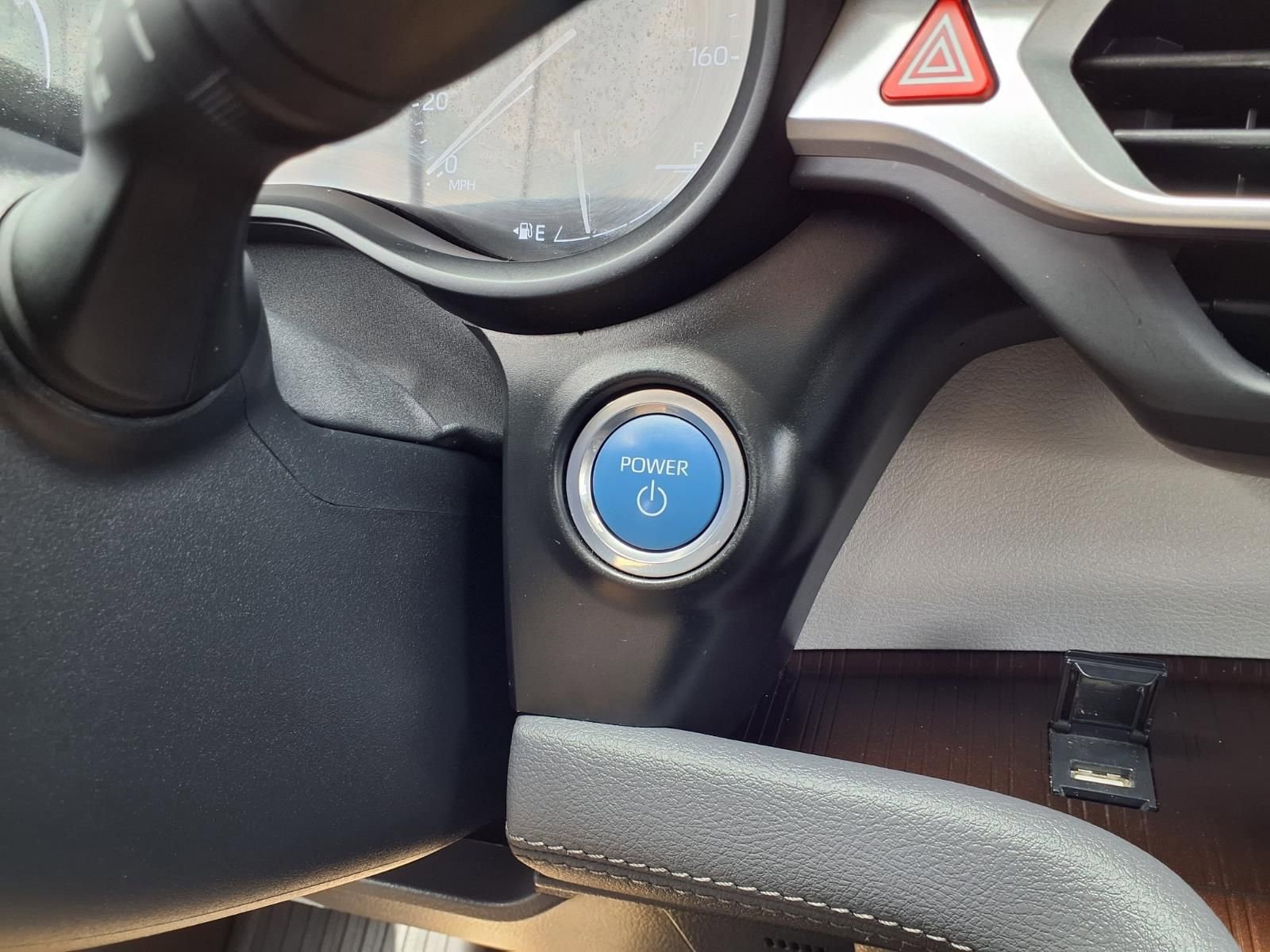 Used 2024 Toyota Sienna XLE FWD image 12