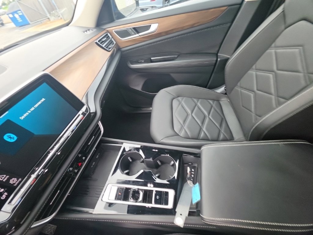Used 2025 Volkswagen Atlas SE AWD/4WD image 23