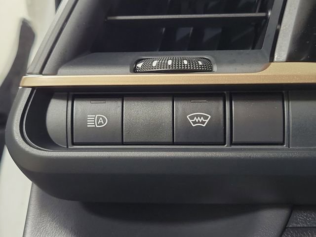 Used 2023 Toyota Crown Limited image 24