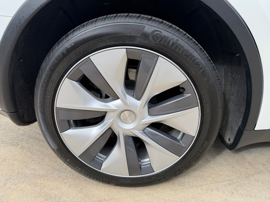 Used 2022 Tesla Model Y Long Range image 9