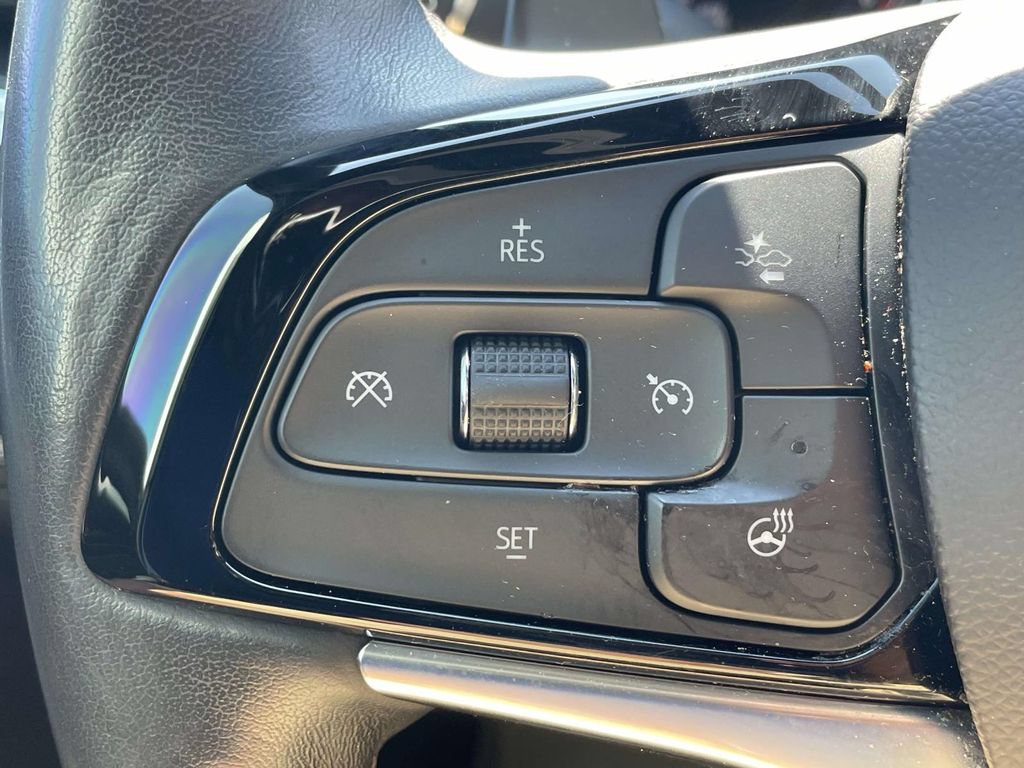 Used 2024 Buick Enclave Essence w/ Sport Touring Edition AWD/4WD image 25
