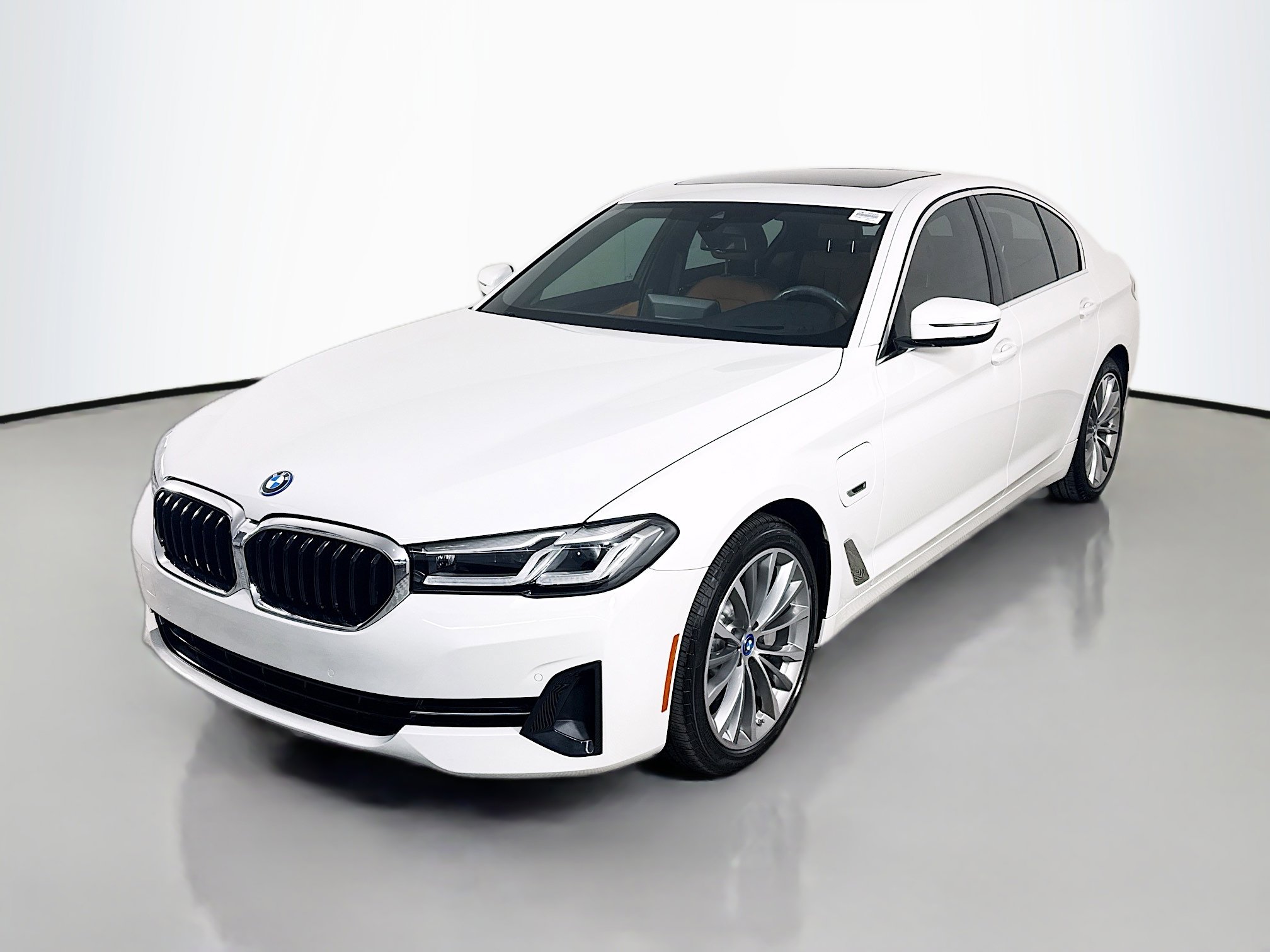 Used 2023 BMW 530e w/ Premium Package image 4