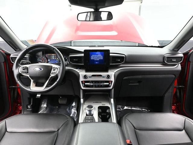 Used 2023 Ford Explorer XLT w/ Equipment Group 202A image 25
