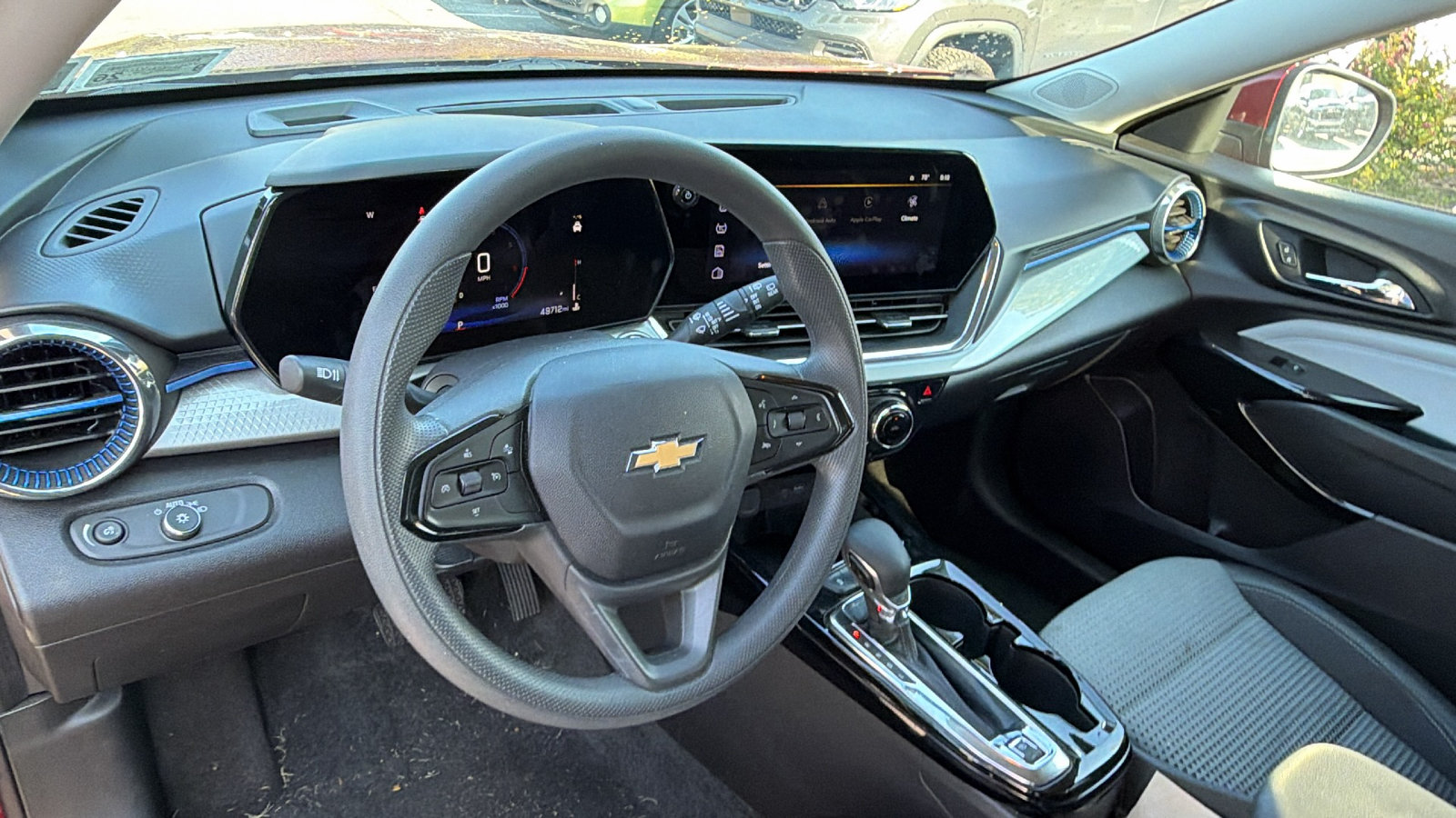 Used 2025 Chevrolet Trax LT FWD image 24