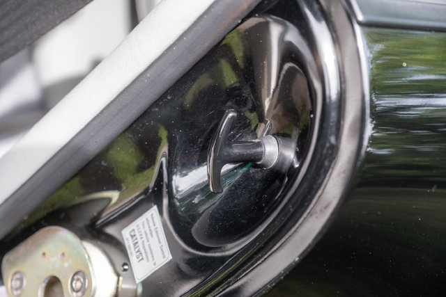 Used 1996 Porsche 911 Turbo RWD image 38