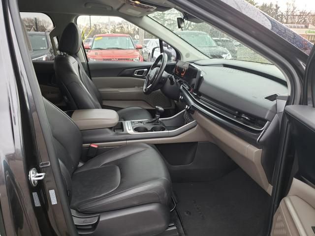 Used 2025 Kia Carnival image 19