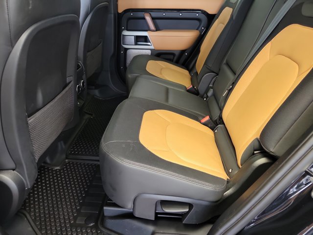 Used 2023 Land Rover Defender 130 X-Dynamic SE image 9