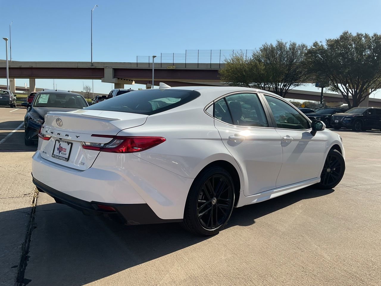 Used 2025 Toyota Camry SE image 6