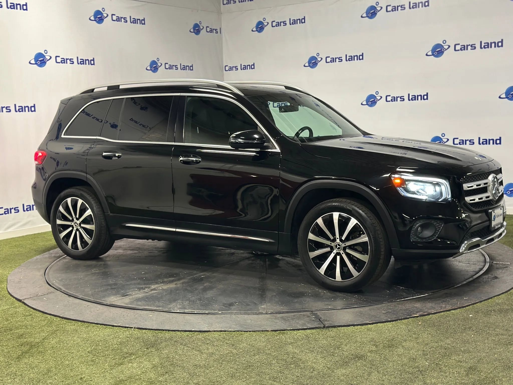 Used 2021 Mercedes-Benz GLB 250 GLB 250 Sport Utility 4D image 2