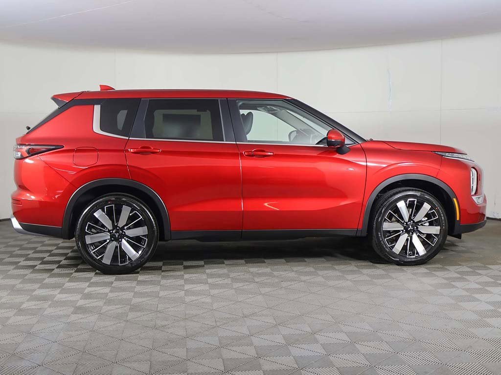 New 2025 Mitsubishi Outlander SE image 20