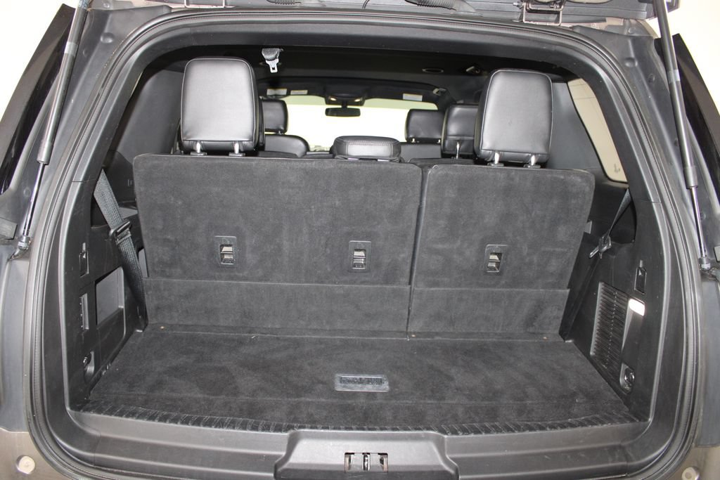 Used 2019 Ford Expedition XLT w/ Equipment Group 201A AWD/4WD image 17