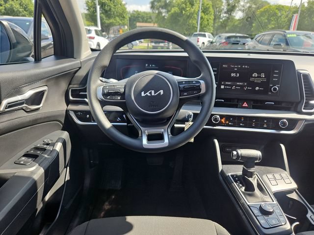 Used 2024 Kia Sportage LX AWD/4WD image 13