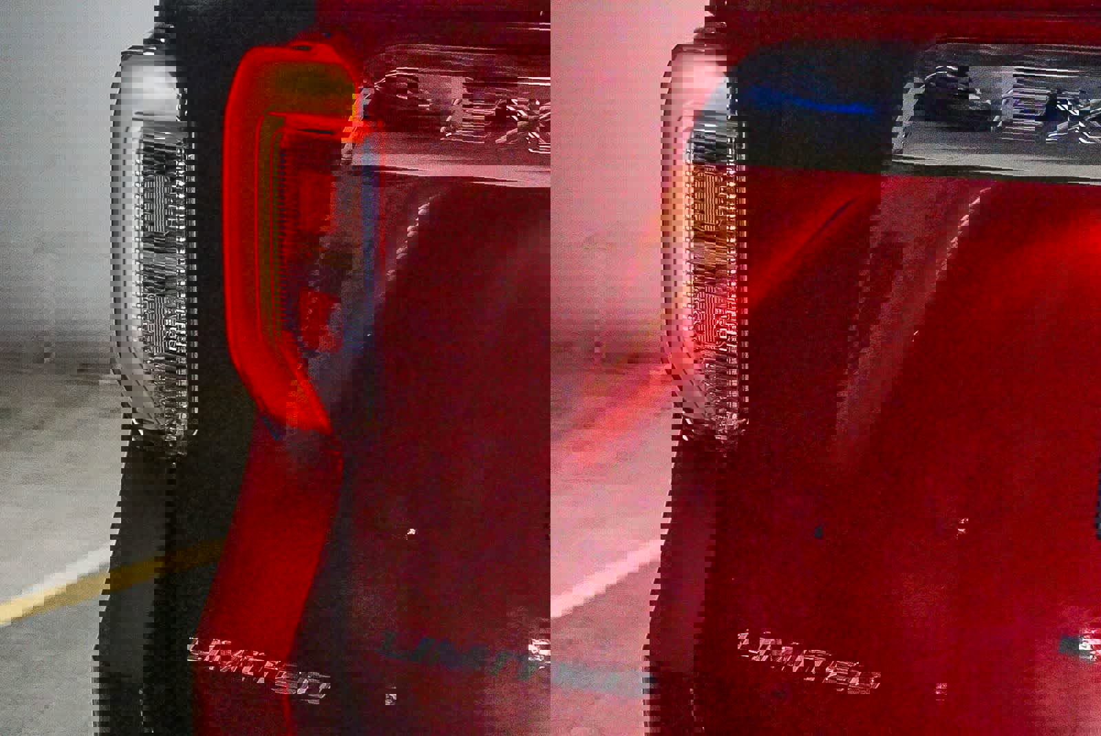 Used 2020 Ford Explorer Limited image 11