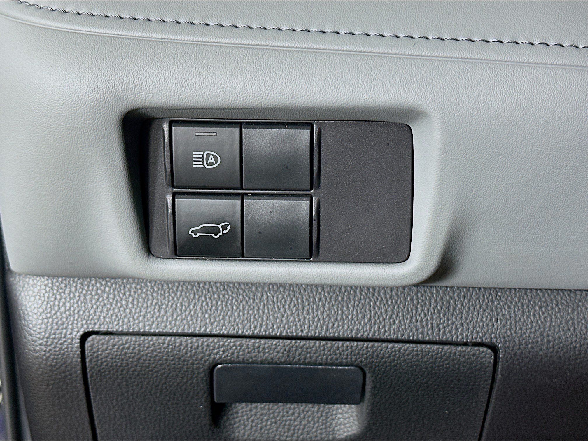 Used 2022 Toyota Highlander LE FWD image 17